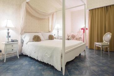 هتل Marina Holiday & Spa