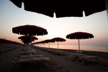 هتل Nicolaus Club Magna Grecia