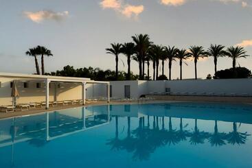 هتل Nicolaus Club Magna Grecia