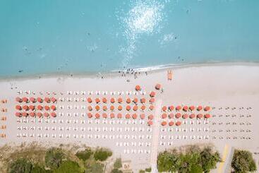 هتل Nicolaus Club Magna Grecia