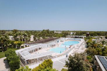 هتل Nicolaus Club Magna Grecia