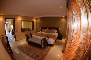 Palm S Hotel Club