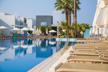 هتل Atlantica Panthea Resort