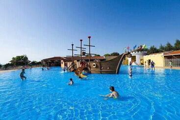 هتل Panorama Mobile Homes In Camping Park Umag