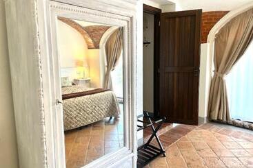 هتل Relais Palazzo Paleologi Sec.xiv