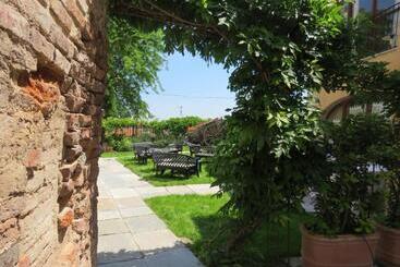 هتل Relais Palazzo Paleologi Sec.xiv