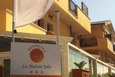 هتل La Maison Jolie