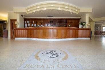 هتل Royals Gate