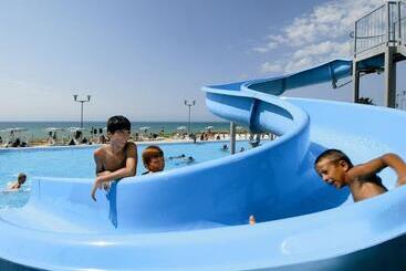 هتل Serenusa Resort