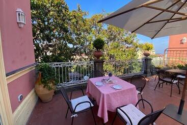 هتل The Secret Garden Relais