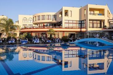 هتل Vantaris Palace