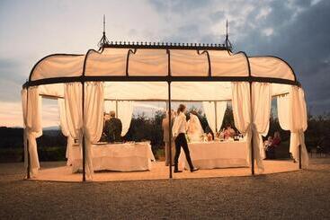 هتل Villa Curina Resort