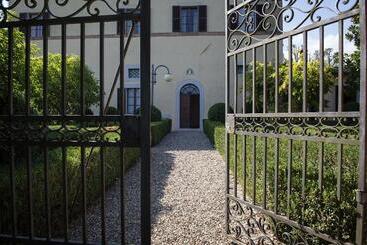 هتل Villa Curina Resort