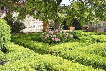 هتل Villa Curina Resort