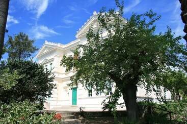 هتل Villa Irlanda Grand