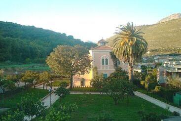 هتل Villa Irlanda Grand
