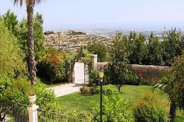 هتل Villa Principe Di Belmonte