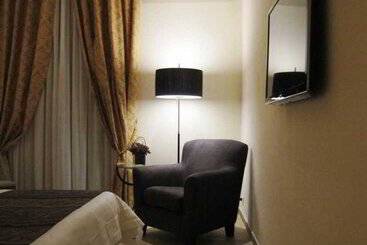 Pensione Aenea Inn