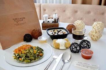 هتل Lux Promo Park & House