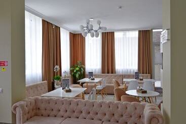 هتل Lux Promo Park & House