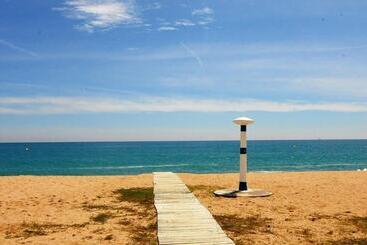 هتل Homeholidaysrentals  Maritim V