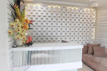 هتل Rnr Suites