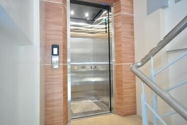 هتل Rnr Suites