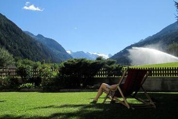 پانسیون Alpenhaus Monte