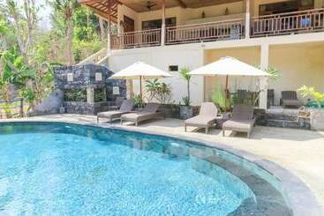 پانسیون Villa Mimpi Indah Lembongan