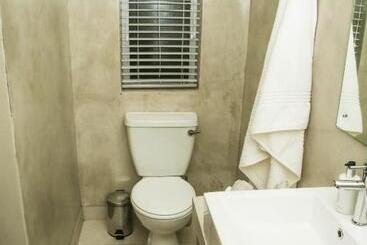 پانسیون Walmer Manor Guest House