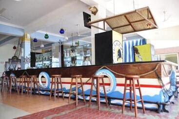 Sai Rock Beach Hotel & Spa