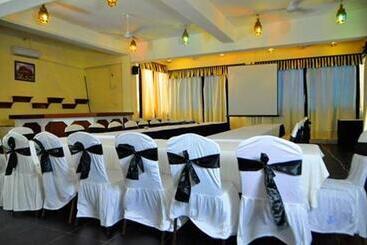 Sai Rock Beach Hotel & Spa