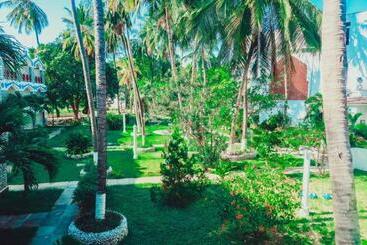 Sai Rock Beach Hotel & Spa