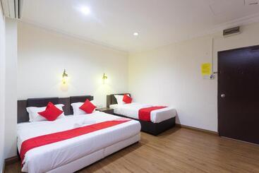 T P Hotel By Oyo Rooms