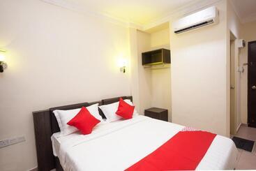 T P Hotel By Oyo Rooms