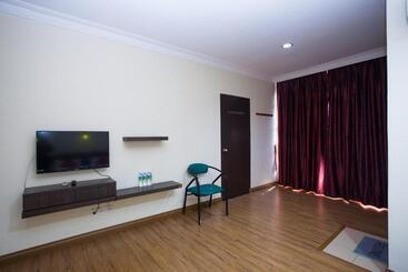 T P Hotel By Oyo Rooms