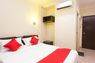 T P Hotel By Oyo Rooms