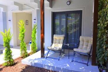 تختخواب و صبحانه Mykonut Boutique Suites