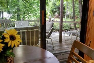 هتل Cozy Creek Cottages