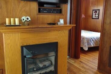 هتل Cozy Creek Cottages