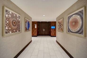 هتل Home2 Suites By Hilton Kalamazoo Downtown