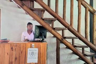 تختخواب و صبحانه Libra Lodge