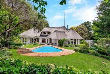 تختخواب و صبحانه Libra Lodge