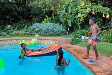 تختخواب و صبحانه Libra Lodge