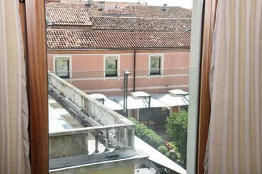 هتل Duca D Aosta