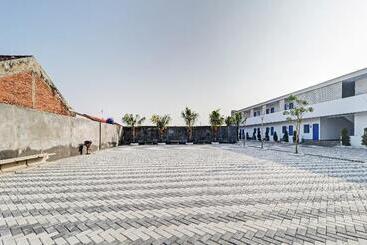 هتل Oyo 90510 Sand S Residence