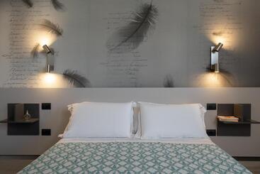 پانسیون Theodore Rooms