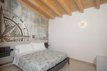 پانسیون Theodore Rooms