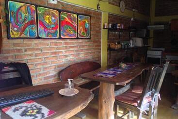 تختخواب و صبحانه Hostal Del Suri