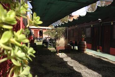 تختخواب و صبحانه Hostal Del Suri